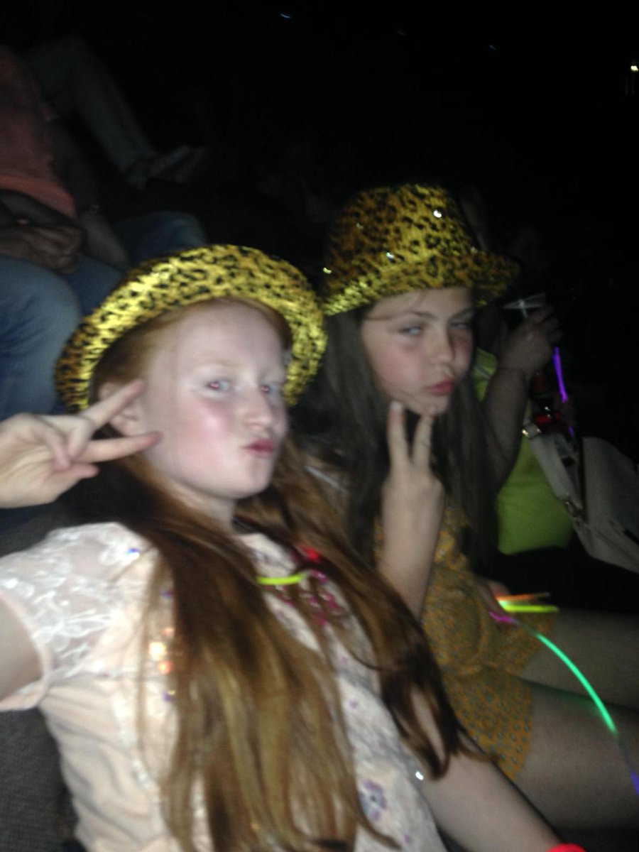 ClaireGerrard1's tweet photo. Waiting for olly murs in Manchester #LivnMegs xx http://t.co/AoiUToE7DQ