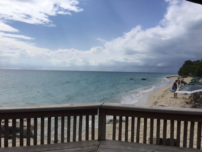 About to go snorkeling here 🌊 http://t.co/8VTEPaabfL<a href="/tag/tbt"class="tags"><span>#tbt</span></a><a href="/tag/awkwardfamilyphotos"class="tags"><span>#awkwardfamilyphotos</span></a>