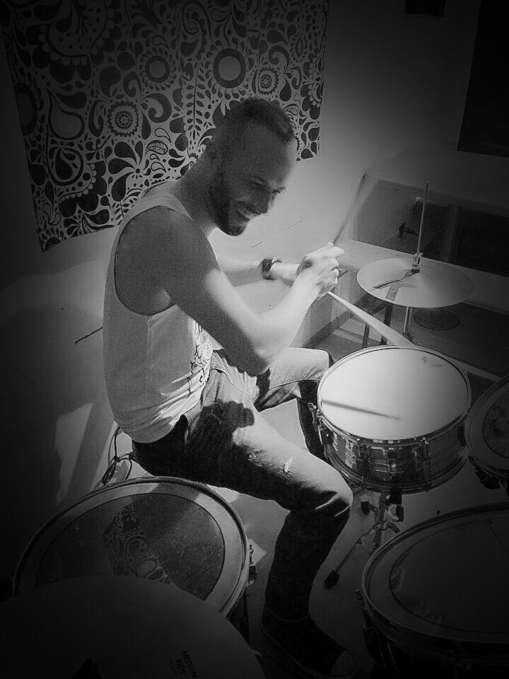 HughSams's tweet photo. In Studio (Training drums to My new track) http://t.co/haLtH3f8L4
