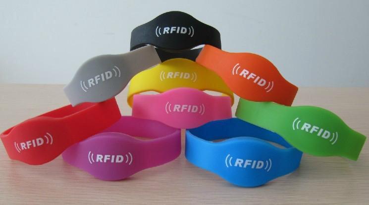 RawberryGroup's tweet photo. In #RFID wonderland! #brainstorm #digitalmarketing #DigitalStrategy #technology #preparingfornewproject http://t.co/u7QFr7R2pP