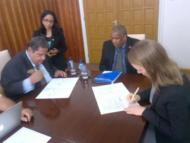 Exciting day for Canada-Suriname relations. Signed MOU for CCC to stimulate commercial ties. #CCC <a href="/TCS_SDC/">Trade Commissioner Service</a> #EDC