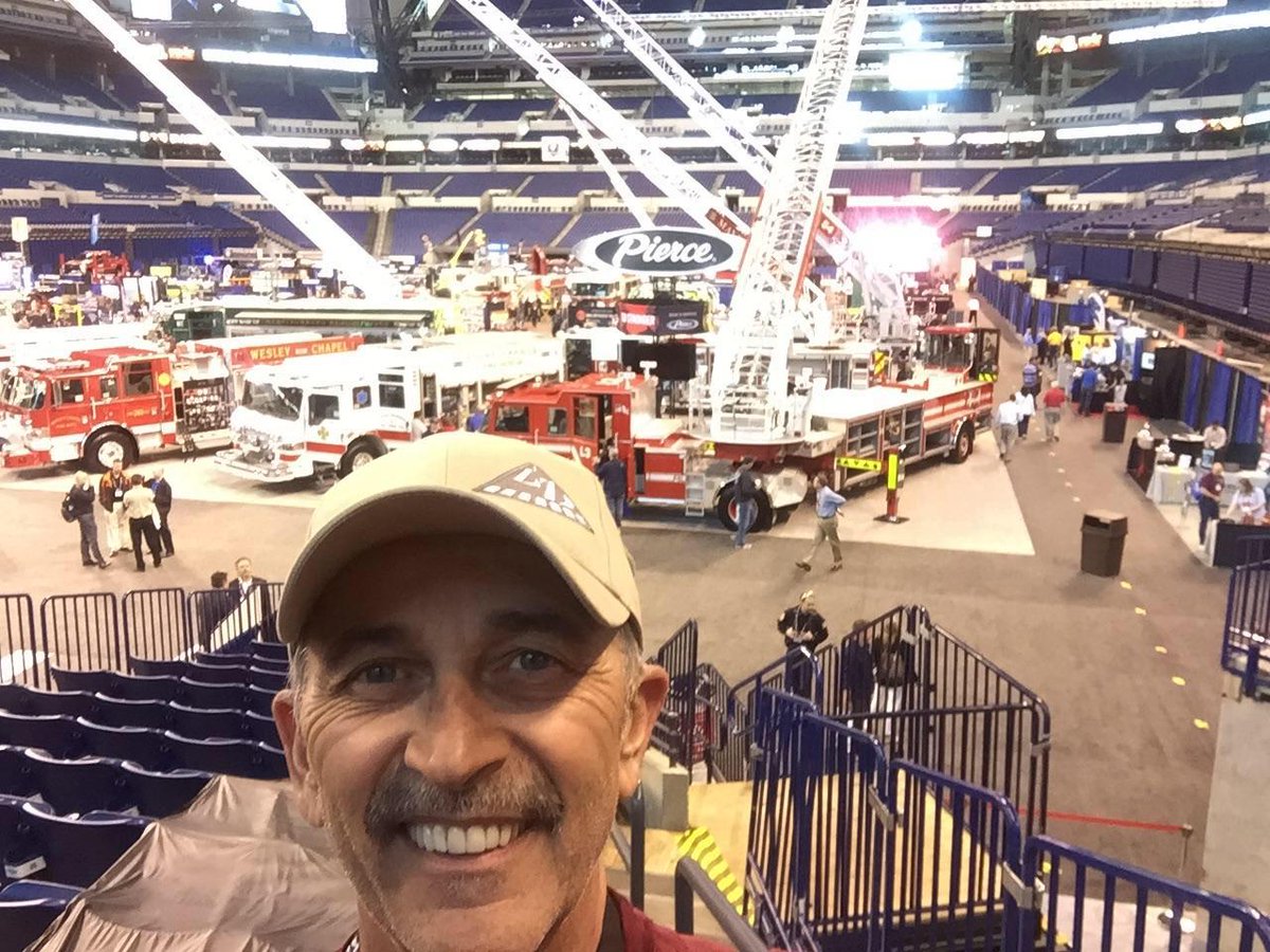 TippinAaron's tweet image. I'm at the firefighters convention tonite playing a benefit show for the fallen firefighters