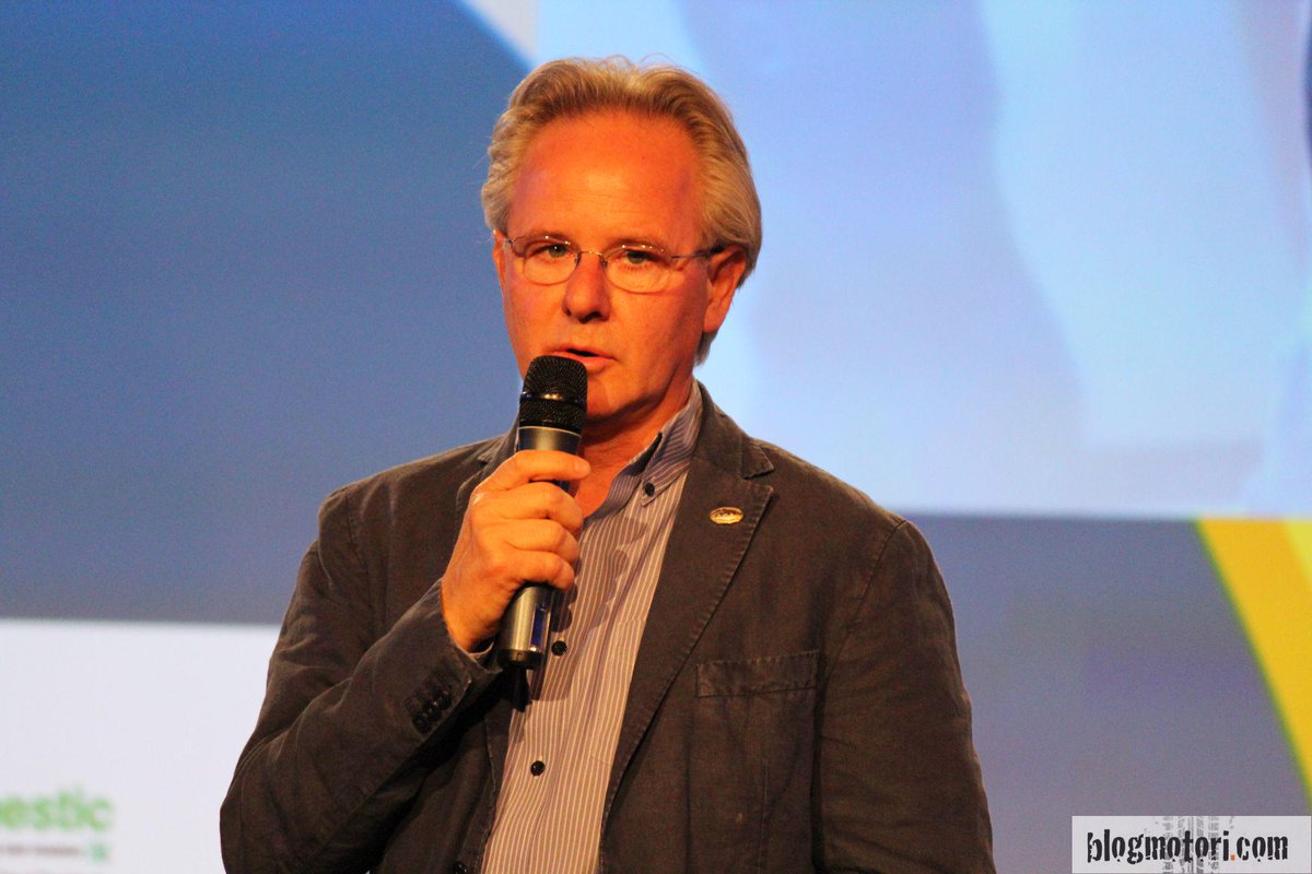 BlogMotori's tweet photo. #ADD15 E' stato uno degli interventi più emozionanti dell'edizione 2015. Sul palco Horacio Pagani di @OfficialPagani http://t.co/APUHssHplw