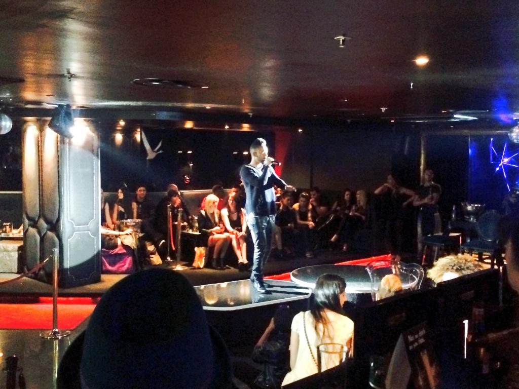 AEMuzos's tweet photo. @ChadSaaiman performing "Loving you is easy" at the @VINTAGEZIONIST launch at the VIP Lounge #JHB http://t.co/lnlaKb9zUq