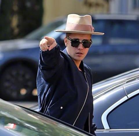 jdbpi0l4's tweet photo. te podes sacar ese sombrero mugriento tenes a todo el fandom desesperado por ver el nuevo corte http://t.co/foosMej8OS