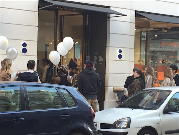 MacGeneration's tweet photo. Apple Watch : une file d'attente et des annulations chez @coletteparis http://t.co/L6zic2gZsR #ColetteGate http://t.co/d2HX2Ccool