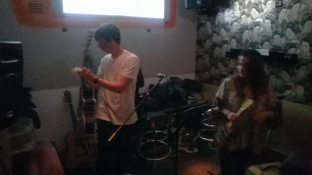 ViajeMedUC's tweet photo. @pirisnach y @patripatata deleitándonos durante el OPEN MIC http://t.co/wN1sg0OsHV