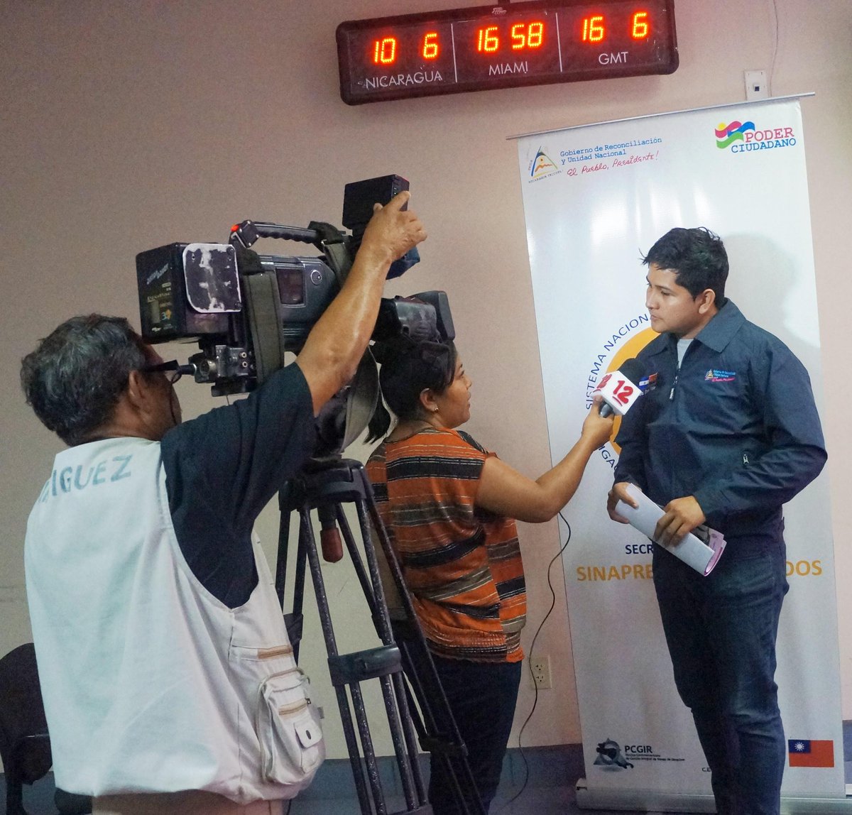OlmanValle's tweet photo. En entrevista http://t.co/63gvFZx24B