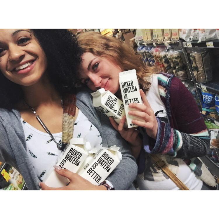 Sak_In_A_Jar's tweet photo. #boxedwaterrevolution #boxwatermovement
Help better our Earth! Boxed over plastic! 🌻🌻 http://t.co/wZf7NVUXmo