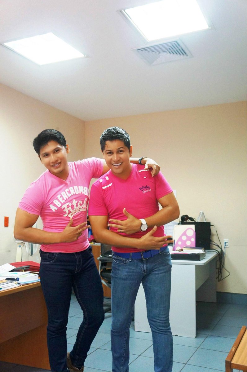 OlmanValle's tweet photo. En la oficina. http://t.co/MWTh7iCG9T