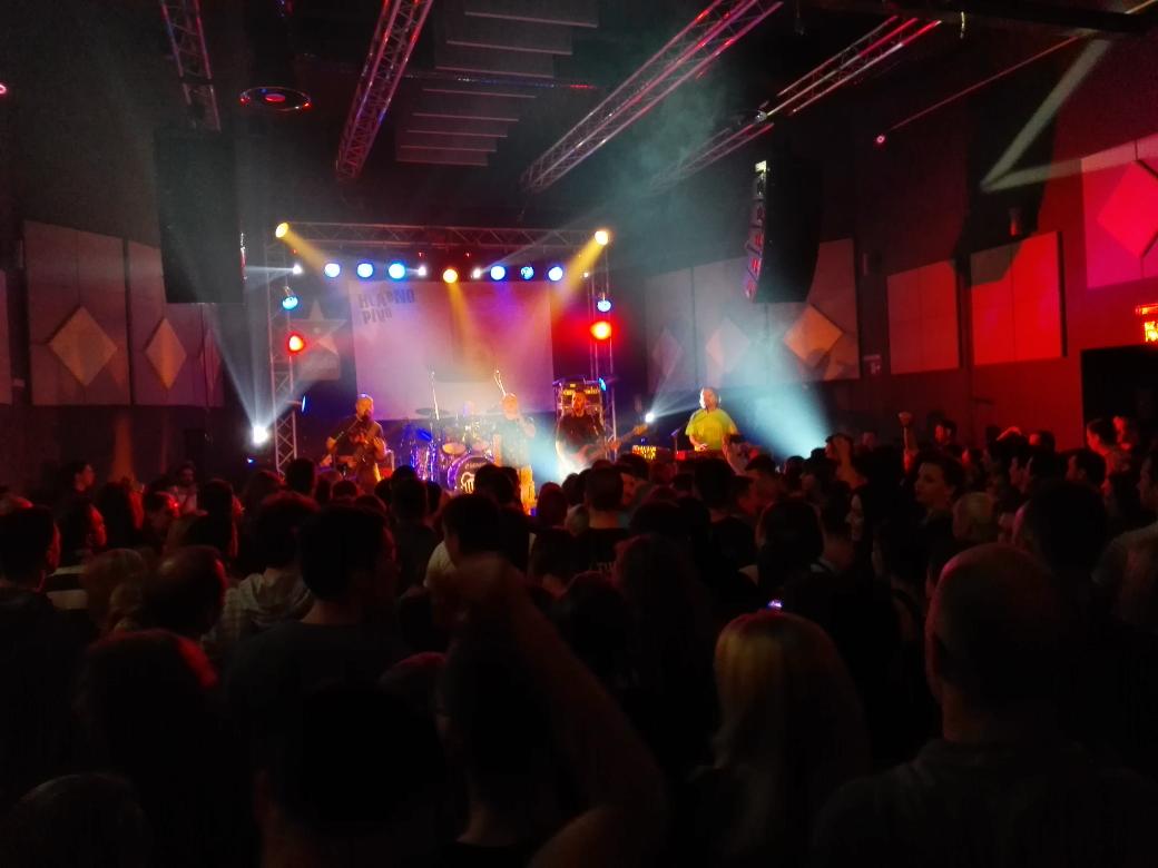 Hladno pivo, vruca atmosfera @ Apolo