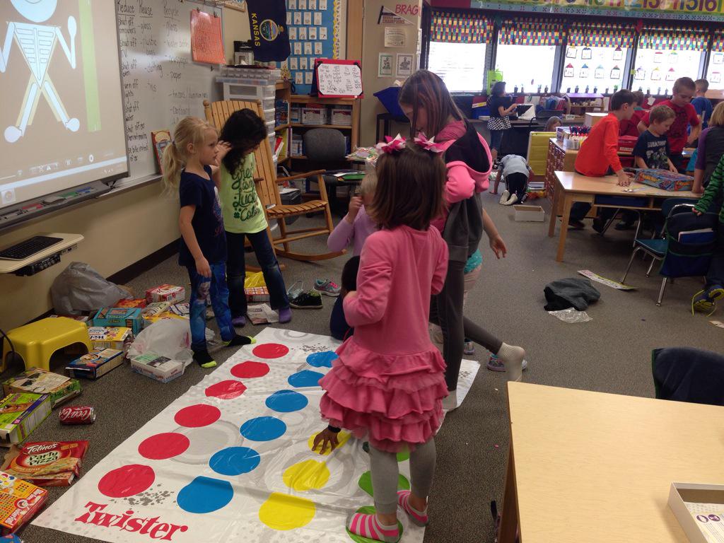 Primary_Dots's tweet photo. G for Game Day !!! We invited our Reading Buddies to make it extra special.@Minion_Edu @MacPride http://t.co/tumVqibiV3
