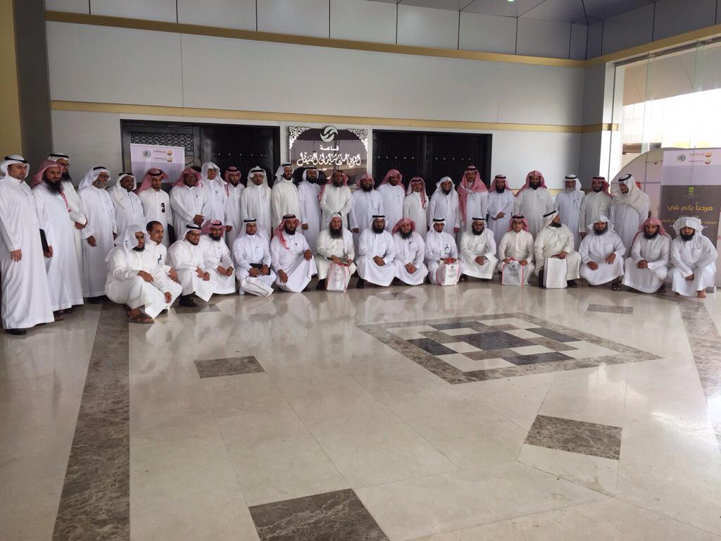kahatain's tweet photo. تشرفت جمعية كهاتين بزيارة لمركز الأيتام واليتيمات بحفر الباطن وحضور حفل تكريم المتفوقين والمتفوقات ، #كهاتين_مكة http://t.co/BPWddCAVGb