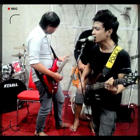 Robby_BMS's tweet photo. iseng* http://t.co/Wu9xFbW6k1