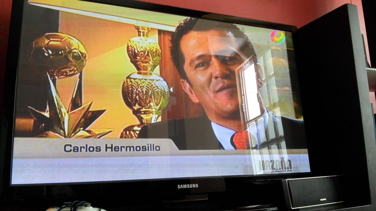 jpleuger27's tweet photo. Programazo el.mejor futbolista de mexico y super heroe del.mundo @CHermosillo_  no usa capa usa el #27 en el dorsal http://t.co/qcx2sWONhw