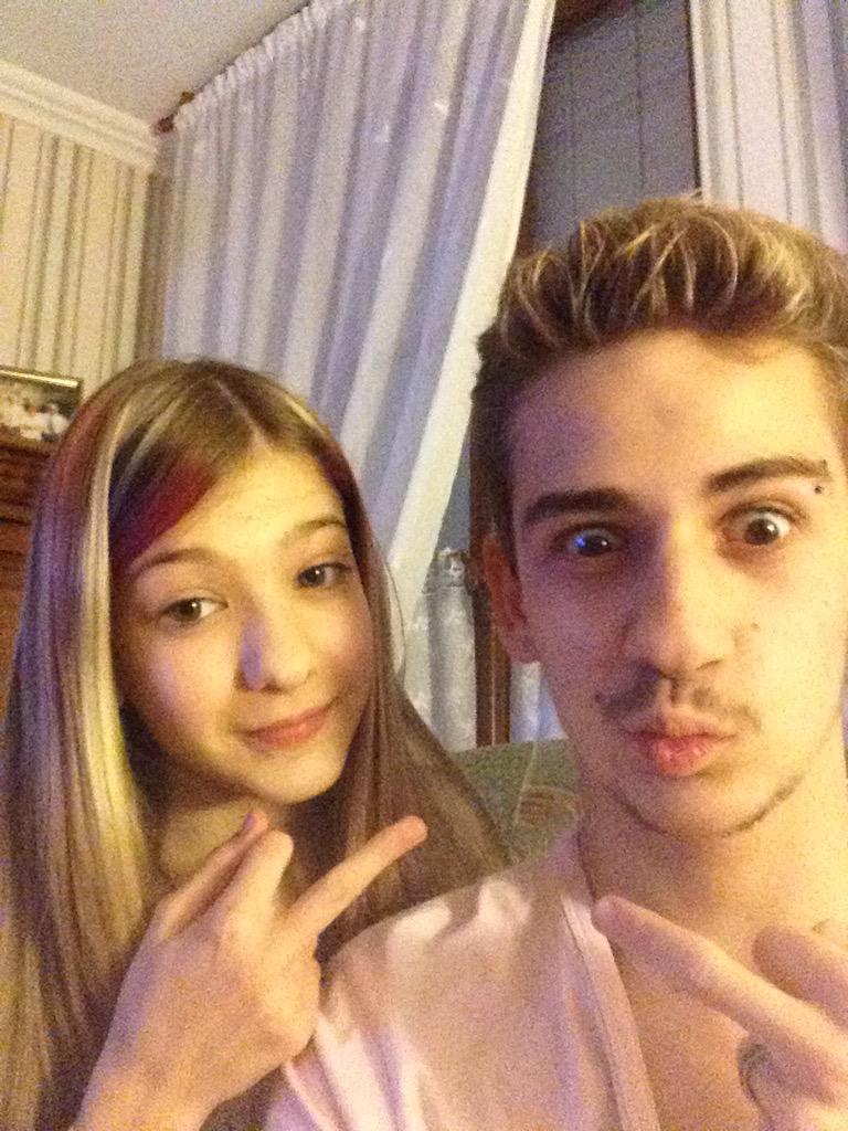 jordangpr's tweet photo. @cauetofficiel #Selfinger au top avec la sista http://t.co/j66bVBbdlG