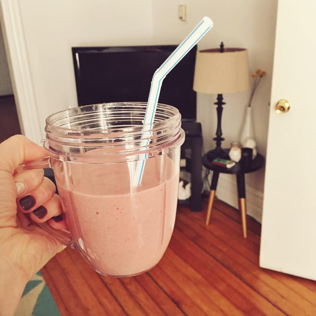 AlisonTonesUp's tweet photo. #TIUBootycall followed up by #ultimatebootycall smoothie so good! @PerfectFit @ToneItUp #tiuteam #BIKINISERIES http://t.co/AzKqEu53yG