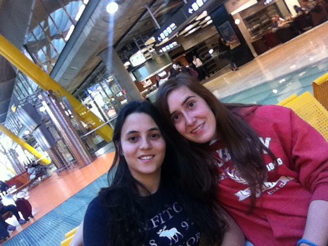 MartaPedrazo's tweet photo. Que mejor forma de celebrar un 23!!  La feria nos espera 💃💃💃💃 @Damarisps7 http://t.co/NklI5Hyk3d