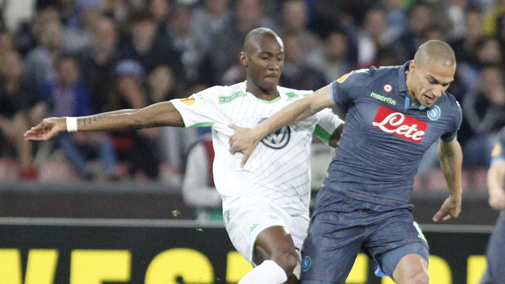 FIFAcom's tweet photo. HT in #UEL:
Zenit St. Petersburg 0-1 Sevilla
Dnipro 0-0 Club Brugge
Fiorentina 1-0 Dynamo Kyiv
Napoli 0-0 Wolfsburg http://t.co/wbfOFNzmr9