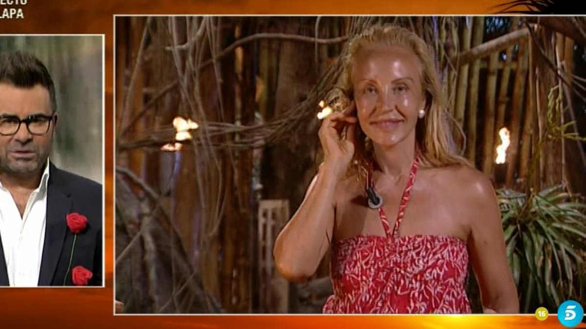 Supervivientes's tweet photo. #GalaSV2 @Carmen_Lomana va a estar informada siempre del estado de salud de su madre http://t.co/0FBgMITz9P http://t.co/jKMTkTdIY6