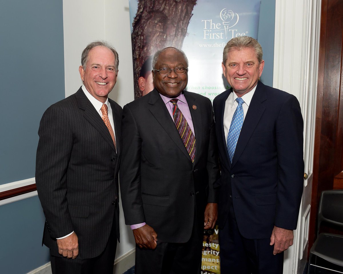 golfcoalition's tweet photo. #NGD15: The @PresidentsCup Captains Jay Haas & Nick Price w/ Rep. Jim @Clyburn at @TheFirstTee Breakfast. http://t.co/0UJcAFUEYe