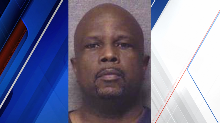 FOX59's tweet image. President of Muncie NAACP chapter arrested for dealing cocaine: go.fox59.com/1yU01Kz