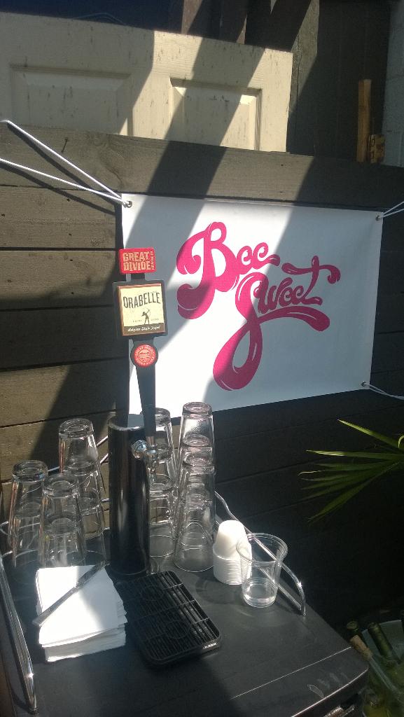beermandonnie1's tweet photo. @westsidelocal enjoying @beesweeticecrm &amp; @greatdividebrew Orabelle...a perfect combination! @MajorBrandsMO http://t.co/mDfAzqSvJp