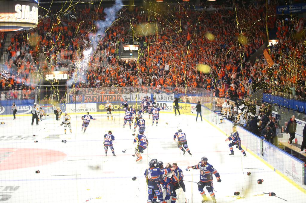 sportbladet's tweet photo. Grattis till SM-guldet, Växjö Lakers!! http://t.co/LyLpdqvnxh