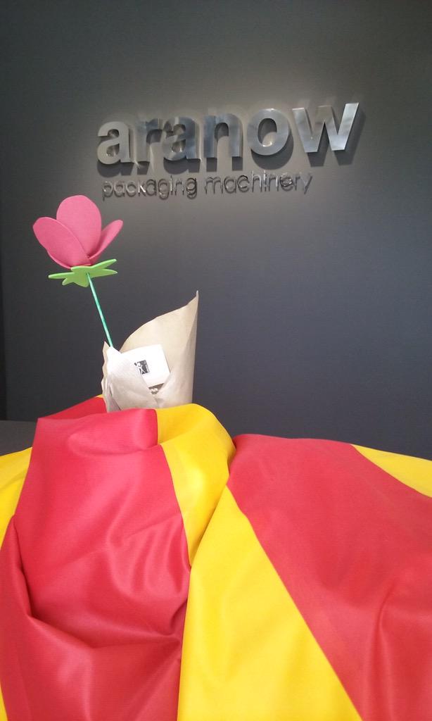 ARANOWPackMach's tweet photo. Sant Jordi patró de Catalunya, Saint George the patron of Catalonia, day of the book and the rose #Catalonia http://t.co/U1ZewJYnSm