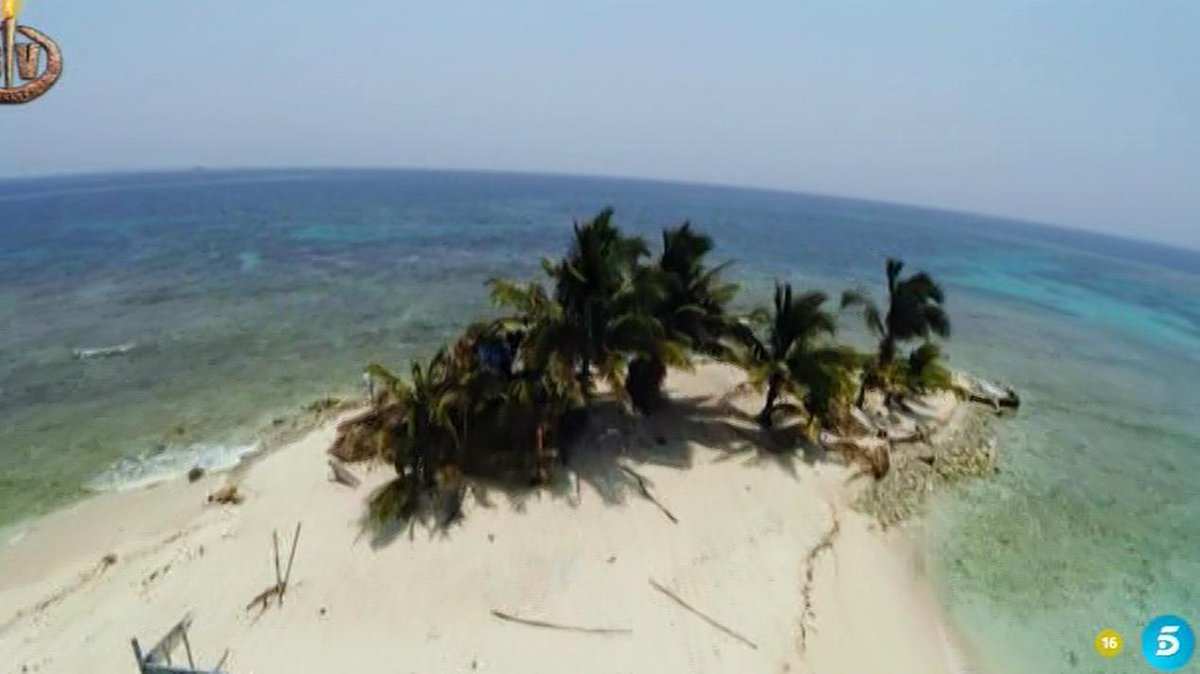 Supervivientes's tweet photo. #GalaSV2 El expulsado esta noche tendrá un nuevo destino... ¡Será un auténtico superviviente! http://t.co/0FBgMJbayp http://t.co/Fqtv8ekMGi