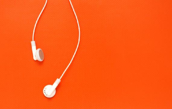 AMHiFi's tweet image. A compelling piece by @TheAtlantic on the captivation surrounding podcasts: ow.ly/LLJhZ #audiostories
