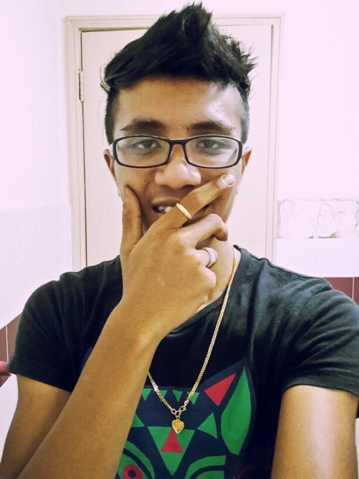 ZaidyRadzy's tweet photo. Ehem😎 http://t.co/e3sHFxmczc