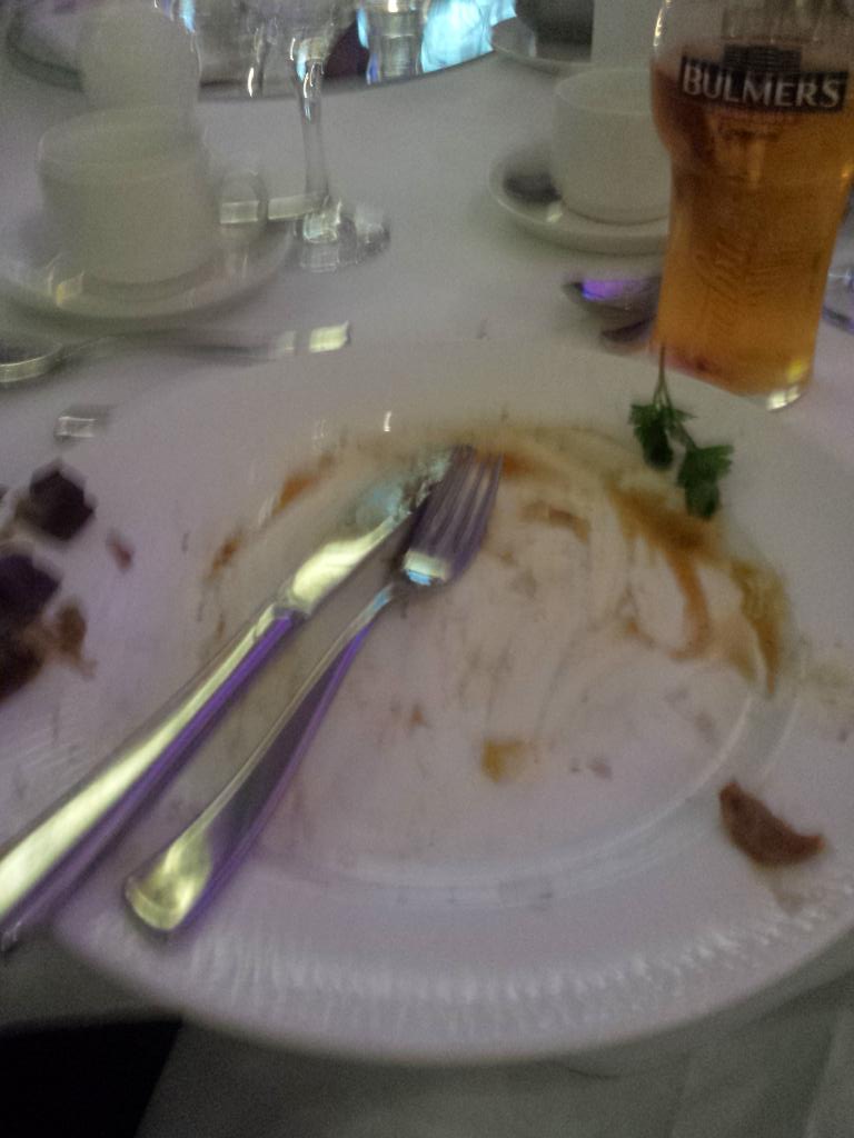 shekdebeast's tweet photo. #dkitawards2015 where's main course part 2? #notfull #tanklife http://t.co/g31PQbt070