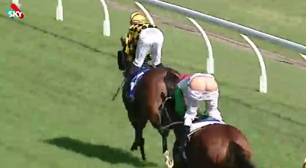 The42_ie's tweet photo. Jockey loses his pants mid-race to inadvertently moon the world http://t.co/ShboVGKnDq http://t.co/EoxWloXewn