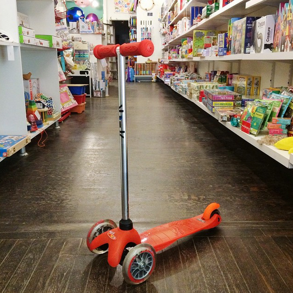 KolKid's tweet photo. Kol Kid's 1st Sweet Sixteen giveaway: a Micro scooter! Follow us on Instagram on how to win: https://t.co/2rSnzeUFoM http://t.co/saFVnaltwu