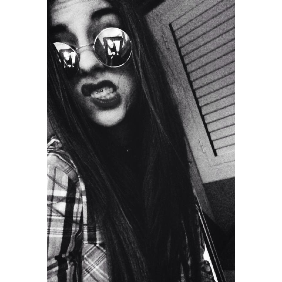 "Mi lengua es el gatillo que aprieto en cada estribillo".