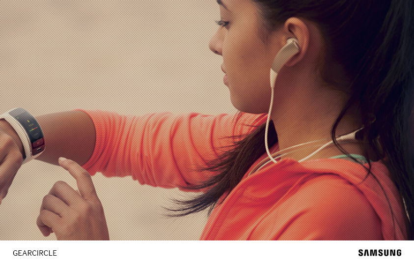 SamsungBrasil's tweet photo. Conheça o #GearCircle, o fone de ouvido sem fio que se conecta a você e ao seu smartphone. ;) http://t.co/A8tckeBPvC http://t.co/NYDgsqluJ2
