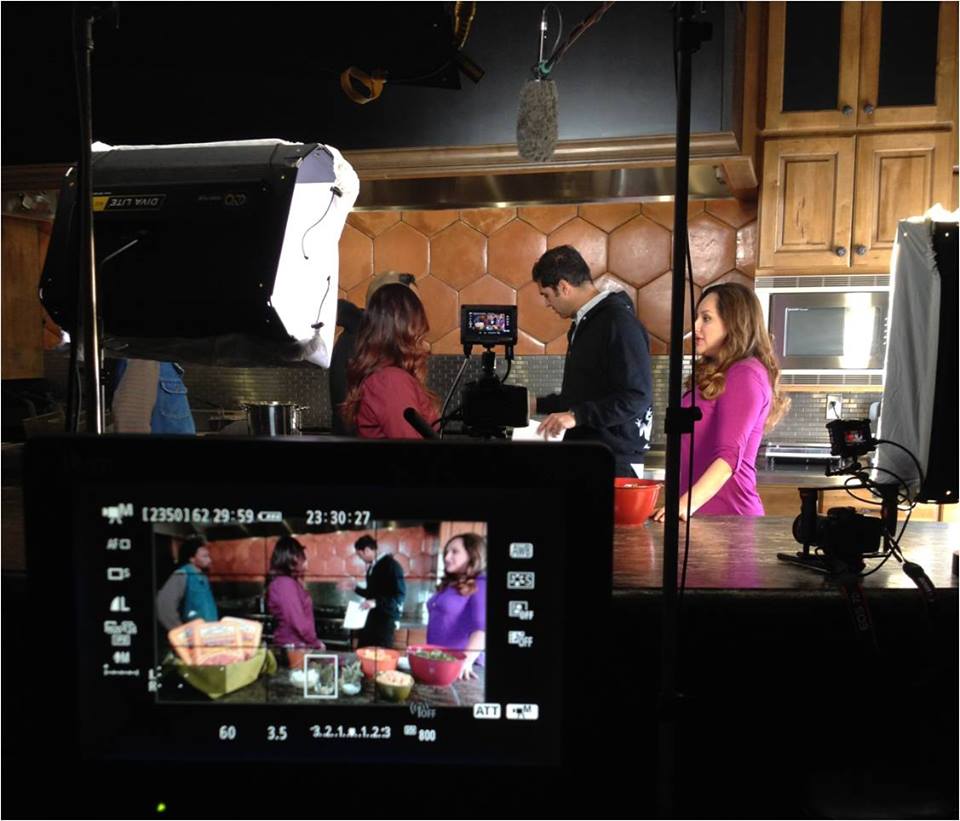 DelRealFoods's tweet photo. #TBT Behind the scenes with @CocinaChronicle &amp; Liz Cardenas! http://t.co/OMlP9gLZUo