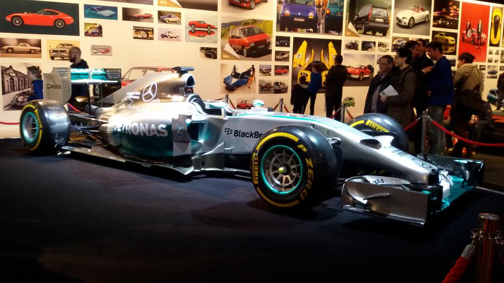 MS_Pictures's tweet photo. The highlight of the show for me personally was the Mercedes W05. What a beautiful machine! @MercedesAMGF1 http://t.co/04ShRIeMm8