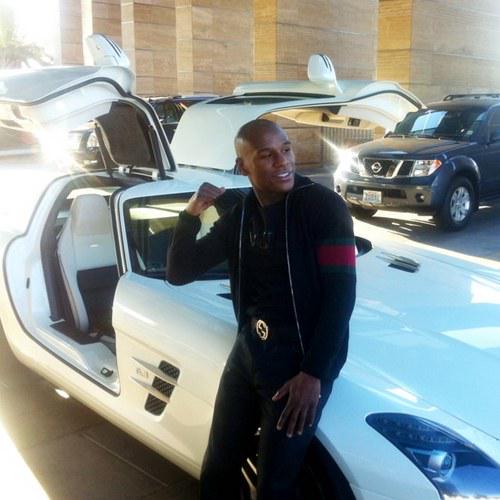 Floyd Mayweather once forced a car dealership to buy a better money-counting machine for him: trib.al/47RJRgf