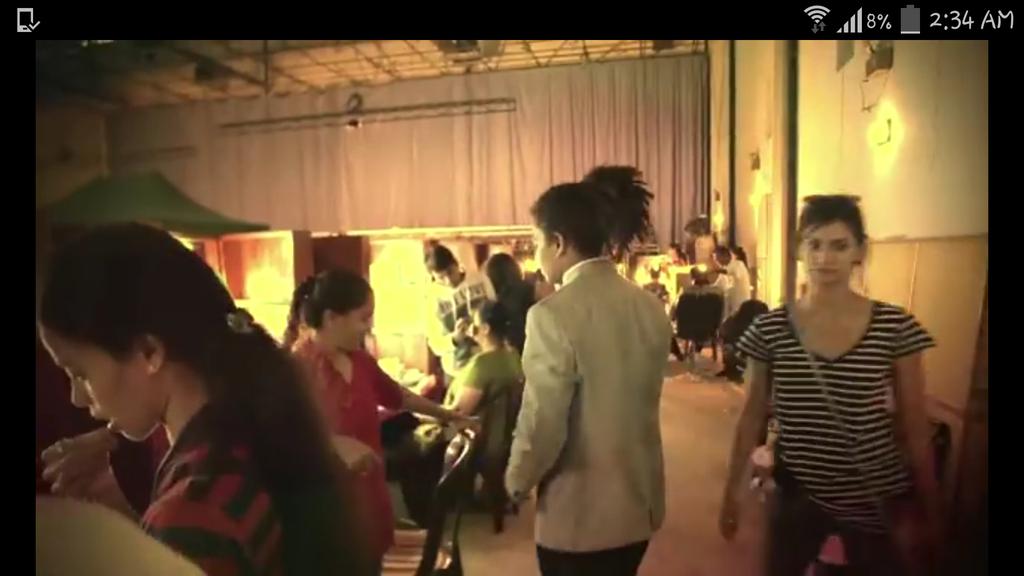 Caught my sister <a href="/thisIsMukti/">Mukti Mohan</a> in <a href="/anuragkashyap72/">Anurag Kashyap</a>  #BombayVelvet teaser  who worked as an AD m.youtube.com/watch?v=yYlq-D…