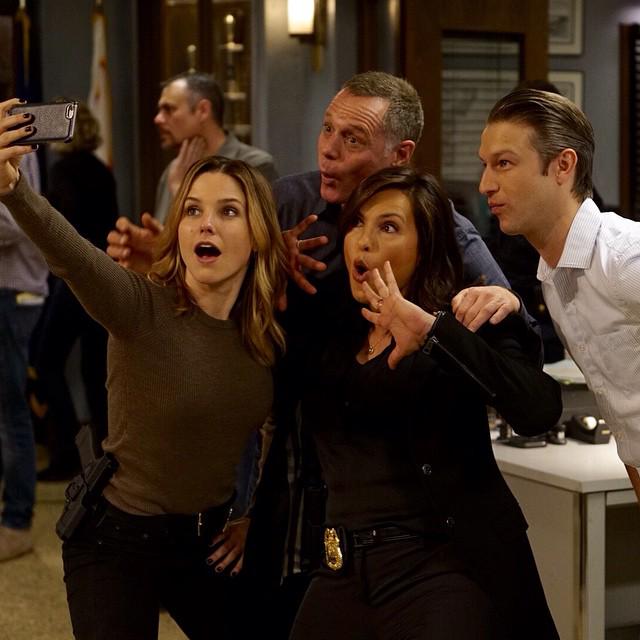 lawandordertv's tweet photo. Only 5 days until #CrossoverWeek! #SVU joins @NBCChicagoFire and @NBCChicagoPD Tuesday. http://t.co/z9p27mW2co http://t.co/Su7uoyhutE