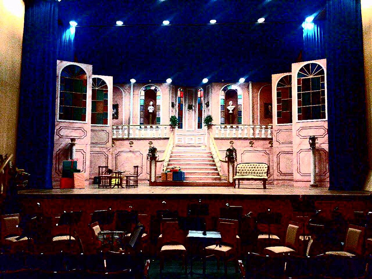 Todo a punto para la divertida zarzuela Chateau Margaux en <a href="/ADOCElda/">ADOC Elda</a> con <a href="/paulalueje/">paulalueje</a> y un genial equipo de artistas!