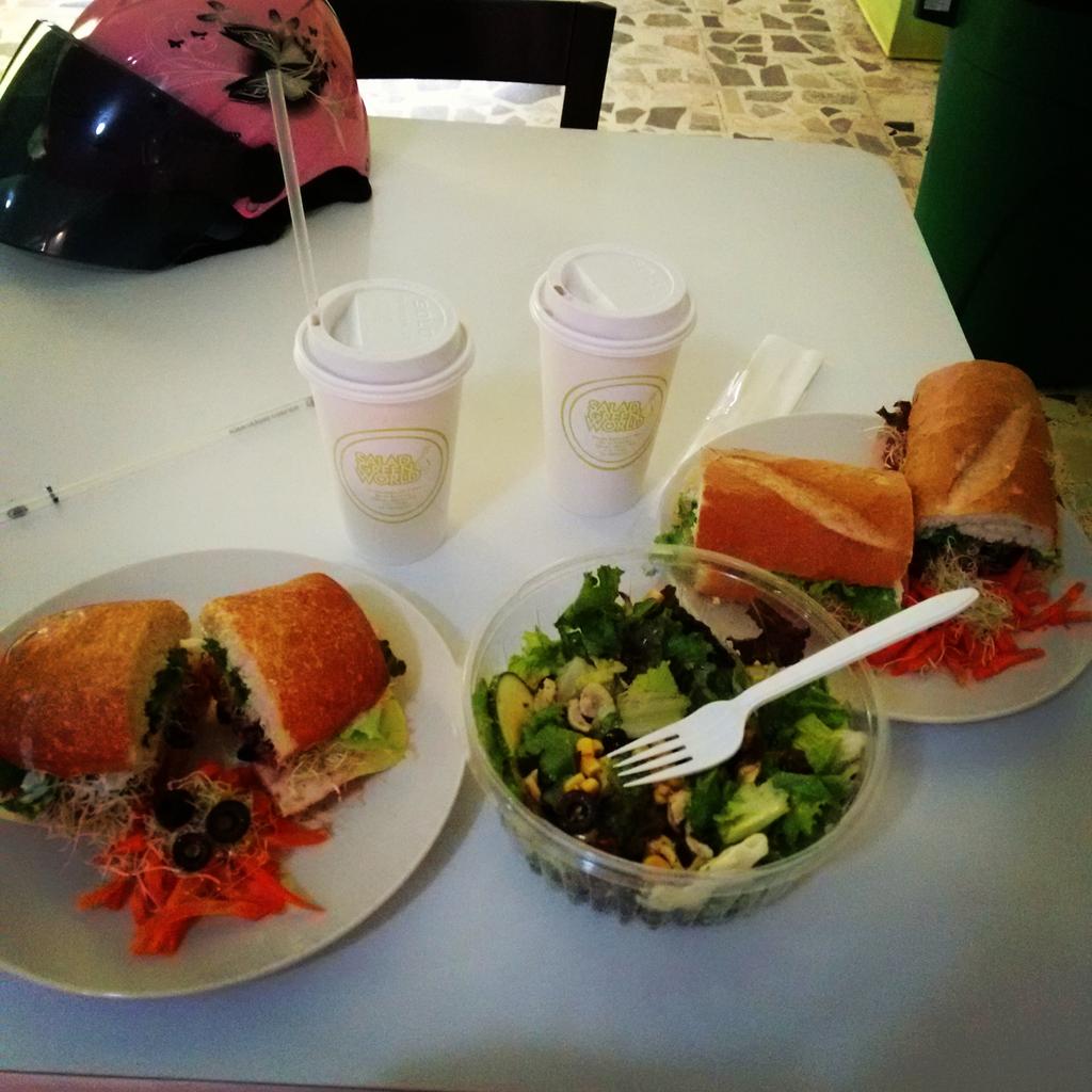 irmabeltran13's tweet photo. Por q eres lo q comes 😏😋#SaladGreenWorld http://t.co/SLBP81q27D