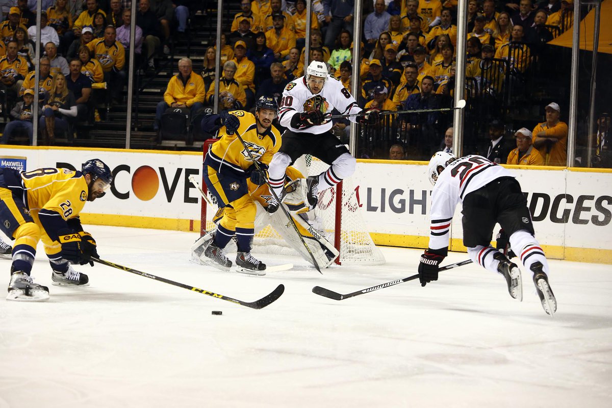 NHLBlackhawks's tweet photo. Vermette showing off his impressive vertical in the 2nd. http://t.co/rpLjwQbwPl