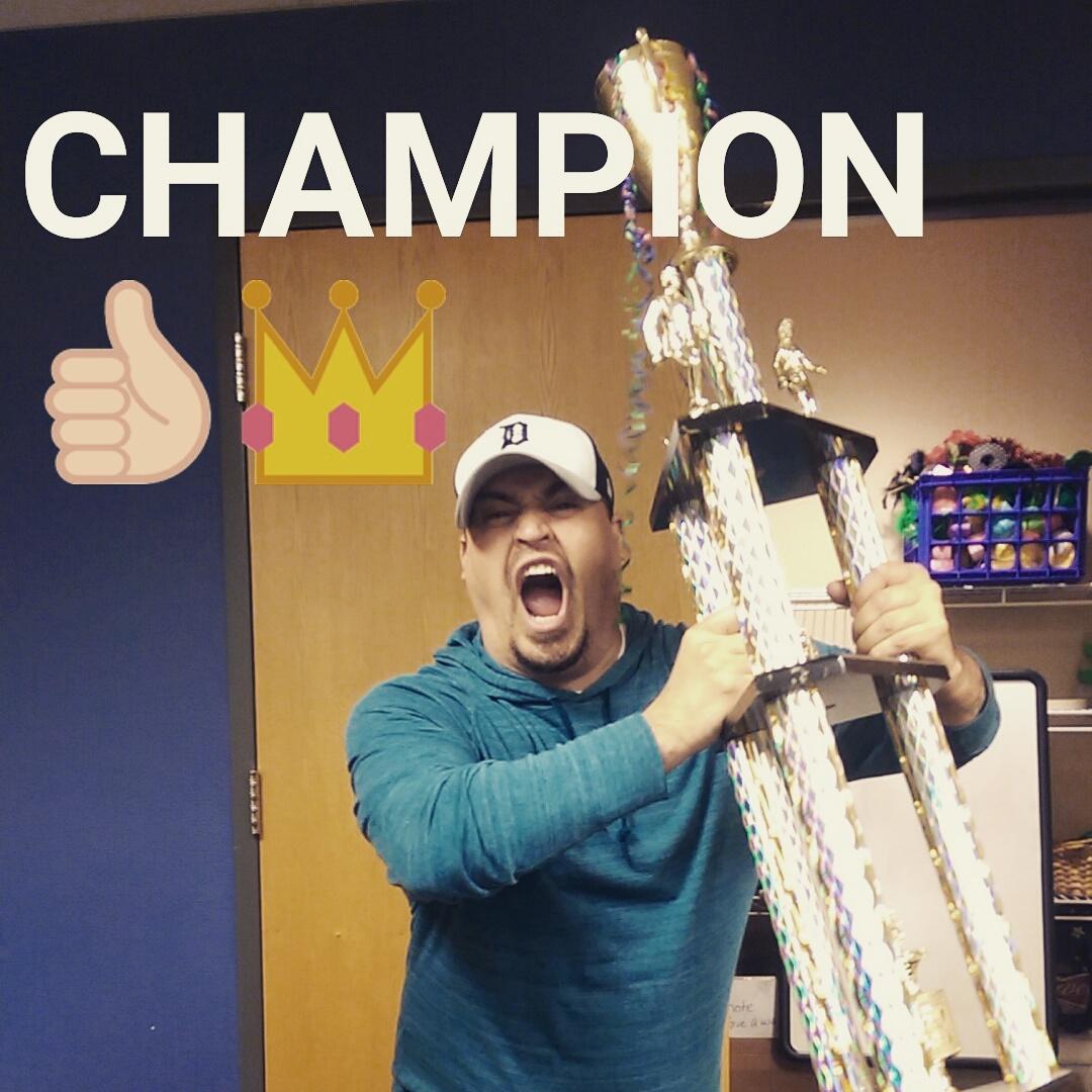 D_RadioGuy's tweet photo. #BigAssTrophy http://t.co/OTKp0ga90E