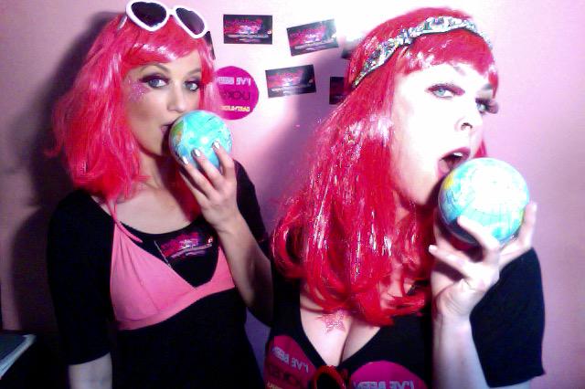 CharlieandYoni's tweet photo. @CharlieandYoni auditioned for their friends over @EarthLickers. It's unique. ;) https://t.co/K5GBieWdNU @FarrahAviva http://t.co/JP9Yq03hLT