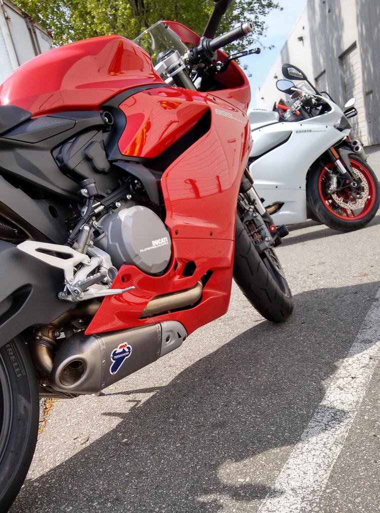 gabekhouth's tweet photo. @JasonBurkart Poor/ #bluecollaractor ? I'll accept cash or certified cheque :0) Next #motorcycle #ducati899 http://t.co/HQ8CAtvUJo