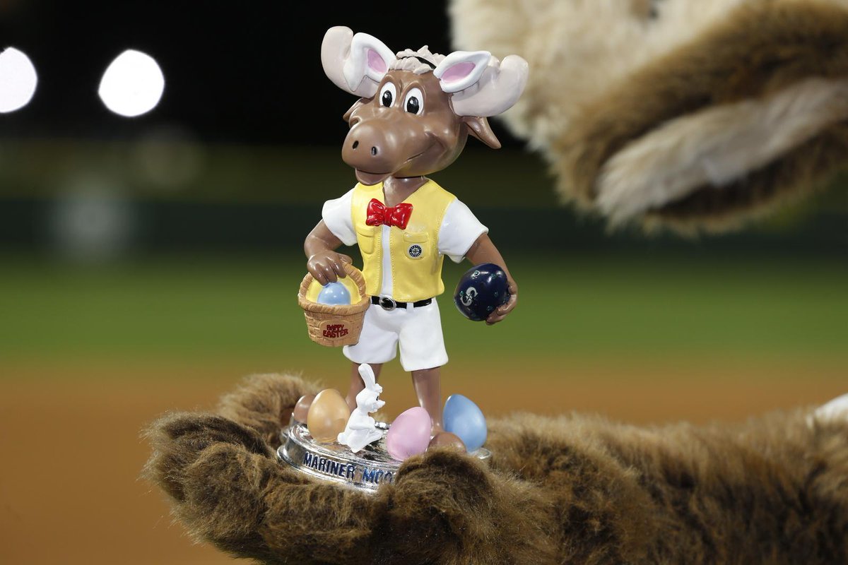 MarinerMoose's tweet photo. Giving away a limited edition bobblehead from @MarinersStore. I even signed it! RT for a chance to win. #GoMariners! http://t.co/DuXuMNo52P