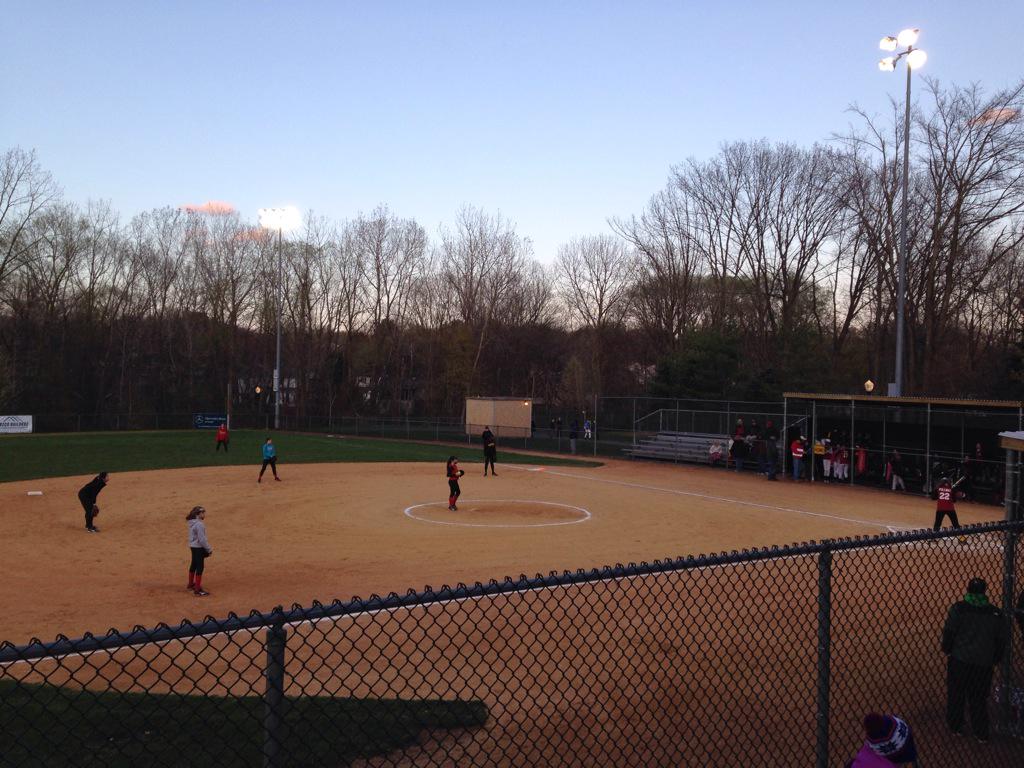 NanuetLL's tweet photo. 44 degrees? No problem! #nllsoftball #playlikeagirl http://t.co/ez3DMeCadI